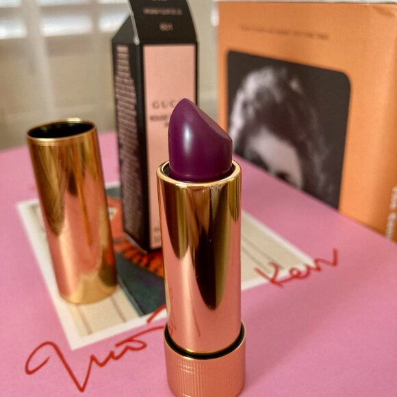 GUCCI 601 Virginia Fleur de Lis Satin Lipstick - Picture 7 of 8